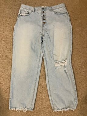 Women's Size 18/34R Fit Vintage Straight Jeans Universal Thread Distressed